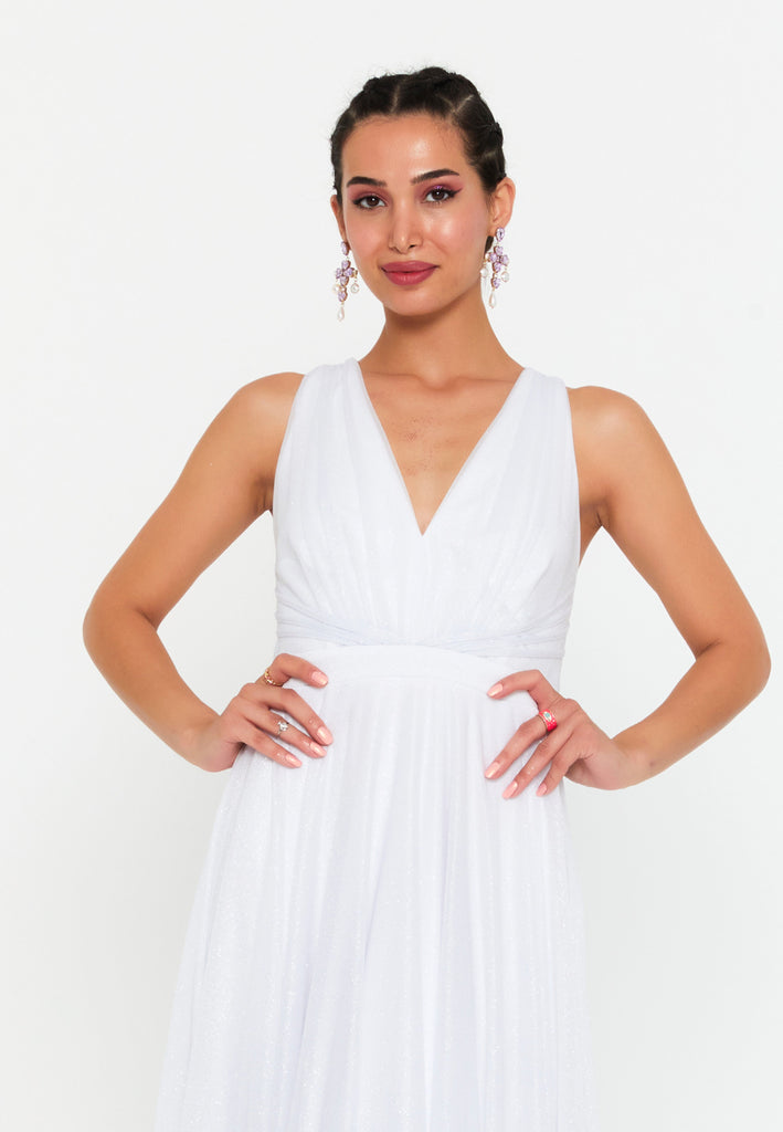 V-Neck Sleeveless Maxi Gown with Waist-Cinching Design and Flowing Hem