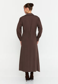 Collared Long-Sleeve Midi Dress with Front Zipper and Waist-Cinching Design