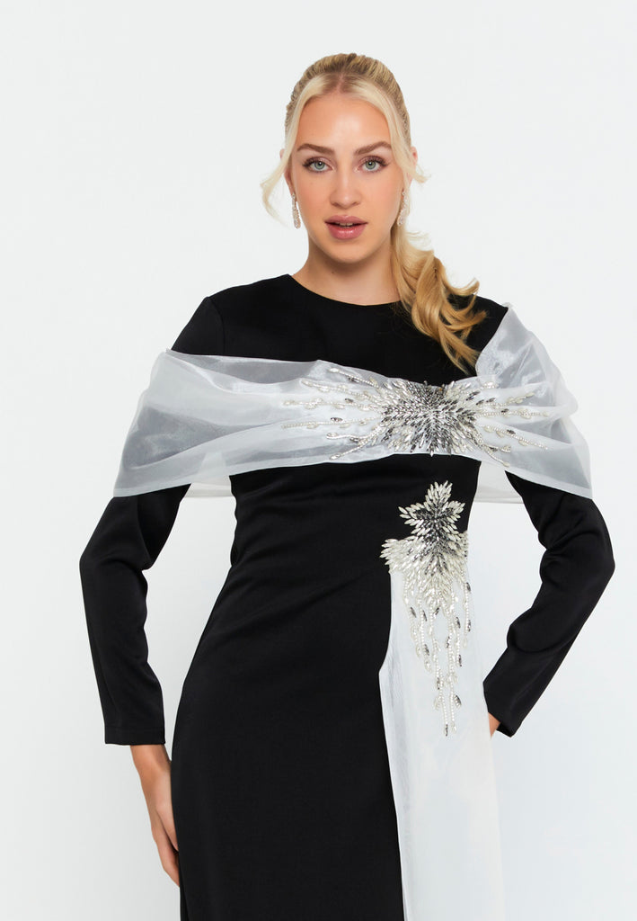 Long-Sleeve Slim-Fit Evening Gown with Draped Shoulder Detail and Floor-Length Hem