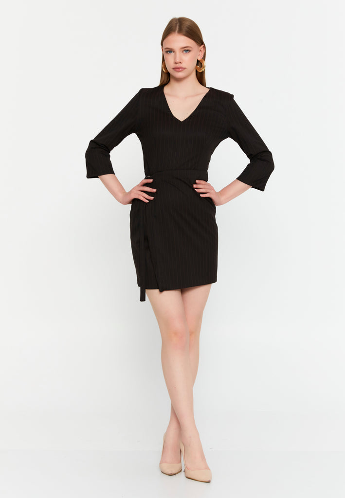 Elegant V-Neck Slim-Fit Mini Dress with Waist-Cinching Design