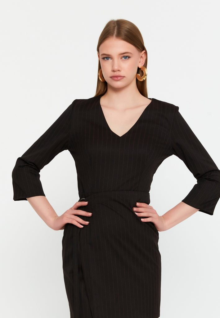 Elegant V-Neck Slim-Fit Mini Dress with Waist-Cinching Design